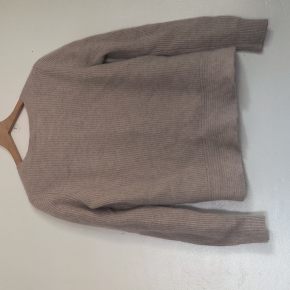 Garnet Hill Oatmeal Beige 100% Cashmere Twist Front Chunky Knit Sweater Sz Large - Picture 16 of 17